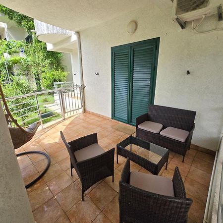 Roman Garden Apartment Risan Kültér fotó