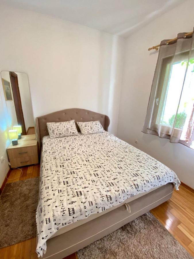 Roman Garden Apartment Risan Kültér fotó