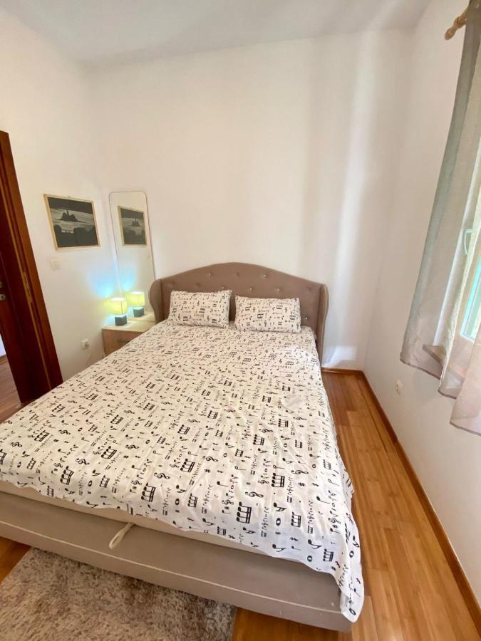 Roman Garden Apartment Risan Kültér fotó