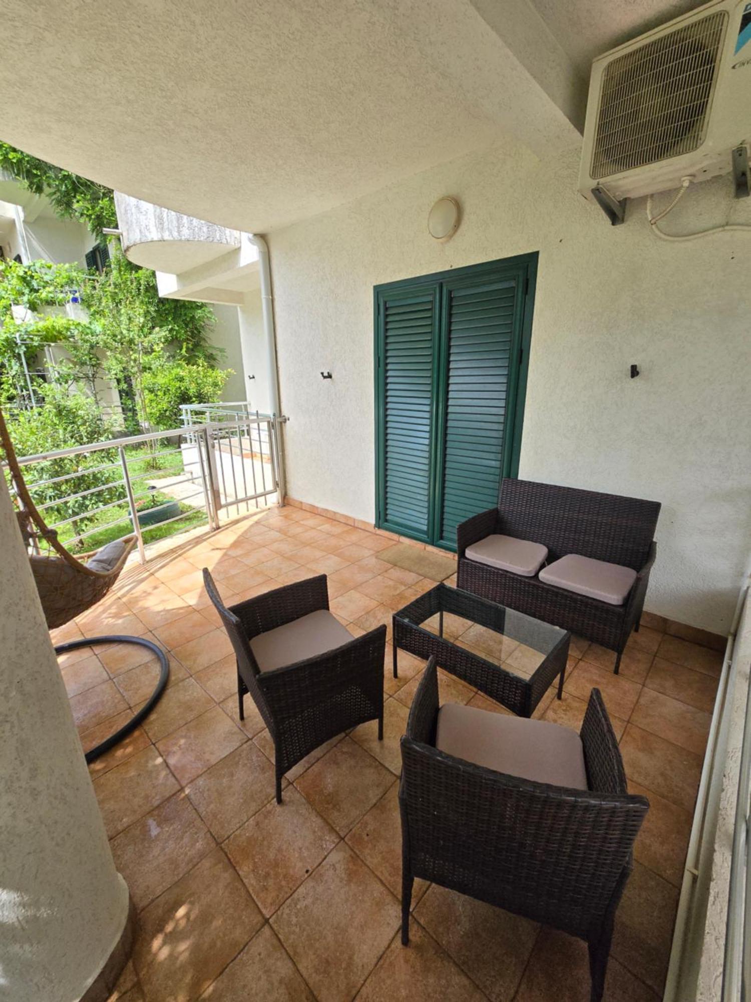 Roman Garden Apartment Risan Kültér fotó
